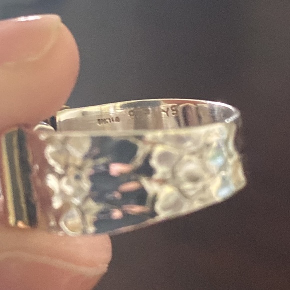 Ladies .925 sterling silvering with a little gold on the sides. Size 8 1/2 - 9 ? - Picture 8 of 14